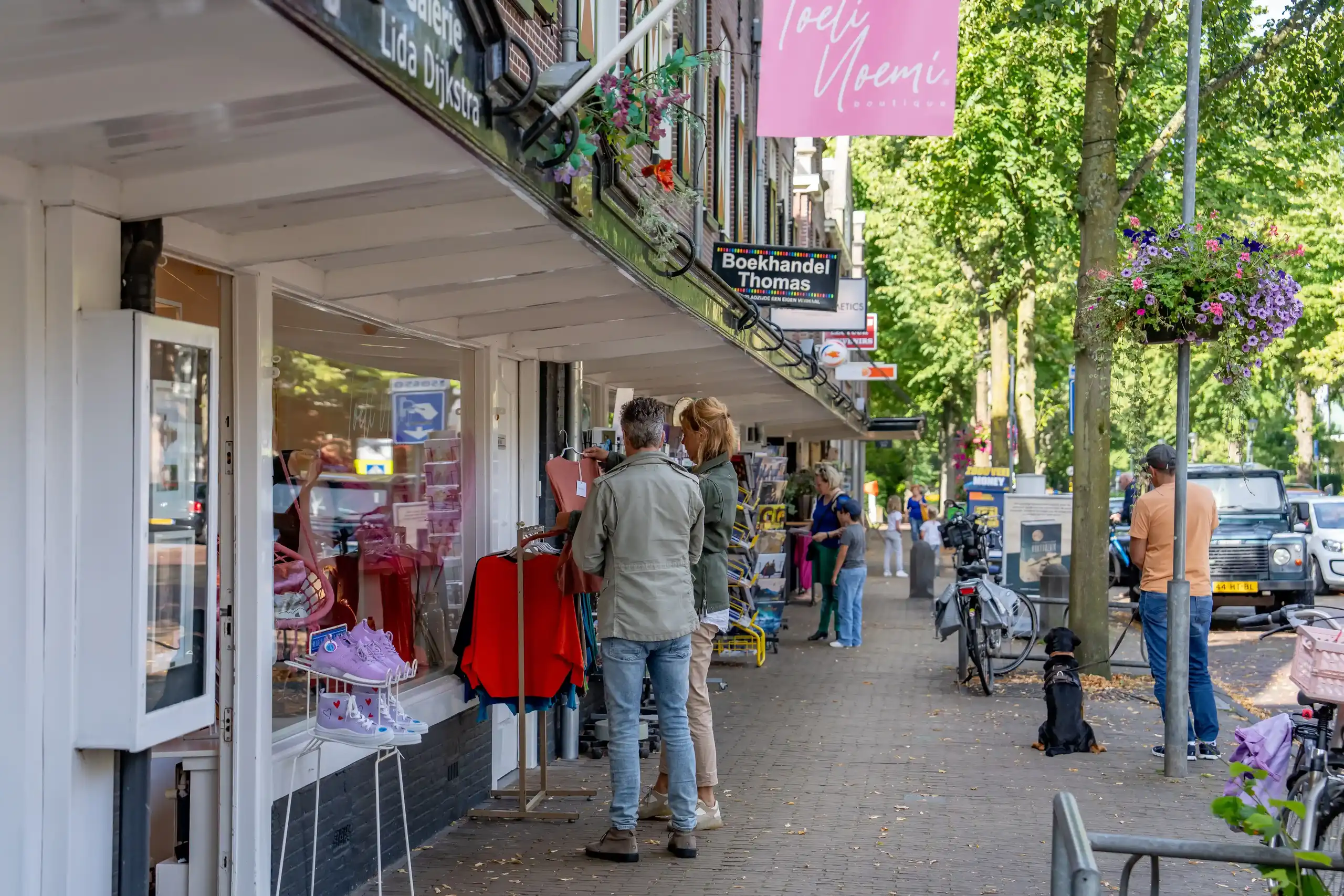 Man en vrouw winkelend in Bergen